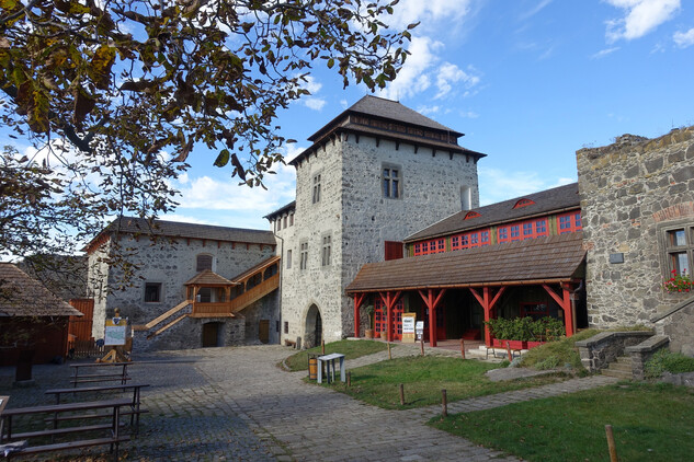 Po dlouholetém uzavření západní části hradu Kunětická hora došlo po rozsáhlé rekonstrukci v rámci IROP ITI ke zpřístupnění těchto prostor